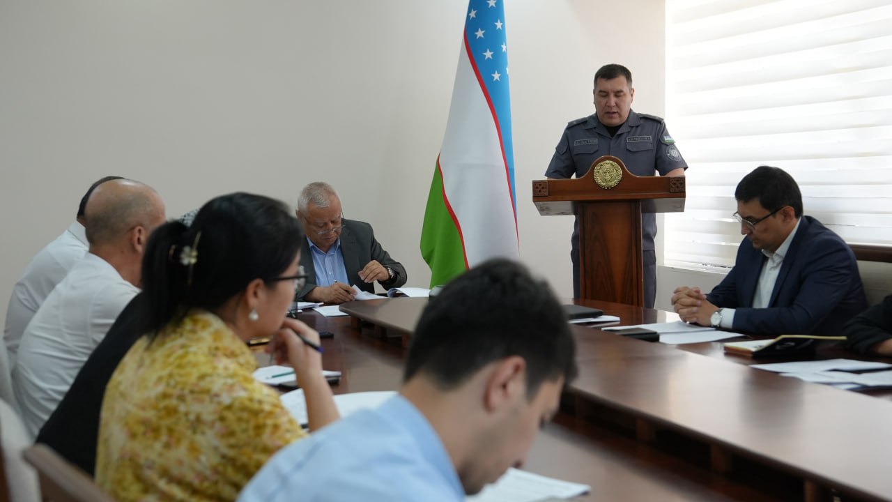 Халқ депутатлари Навоий вилояти Кенгашининг еттинчи чақириқ ўн учинчи сессиясида вилоят ИИ…